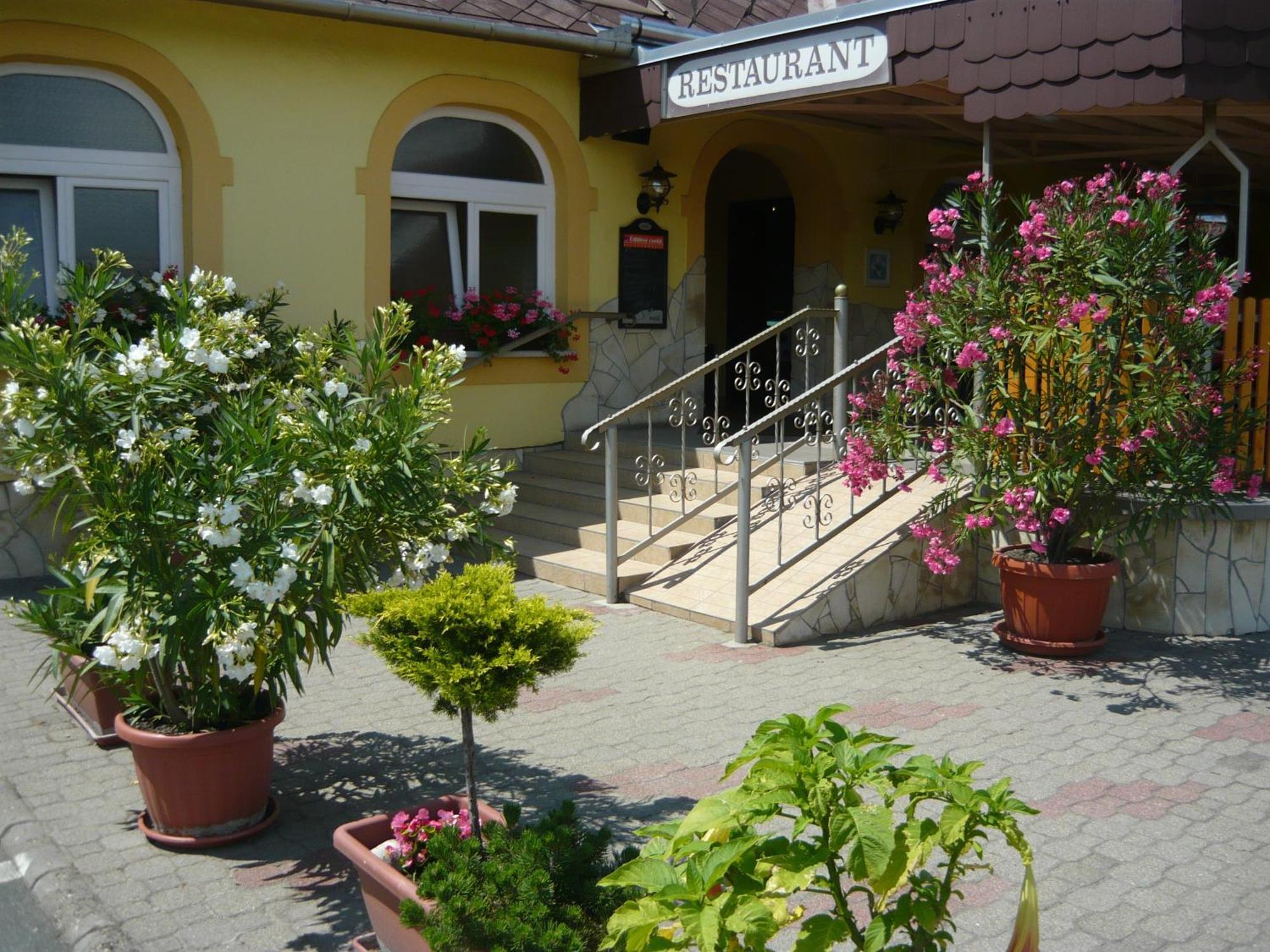 Patyi Étterem és Hotel Bögöte Exterior foto